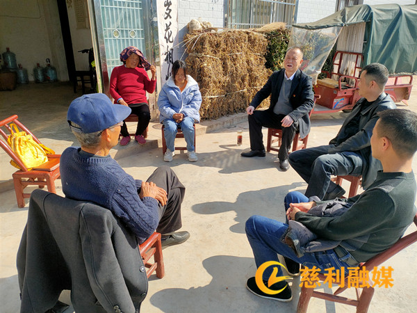 秋陽暖身 “識(shí)門認(rèn)親”暖心