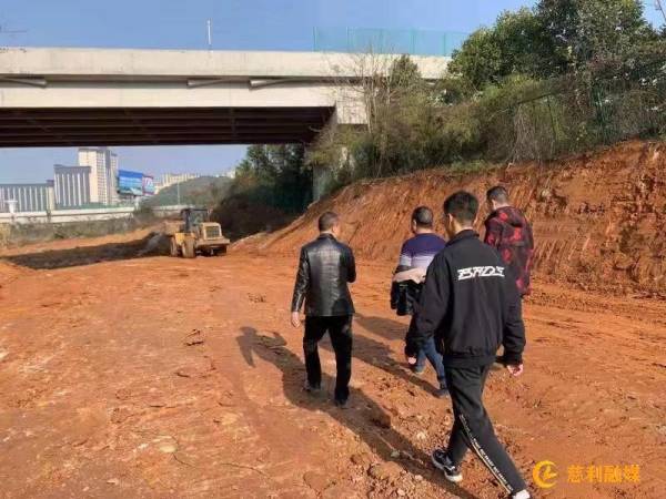 慈利縣建投集團(tuán)、慈姑建材公司：現(xiàn)場(chǎng)踏勘建筑垃圾綜合治理項(xiàng)目建設(shè)情況